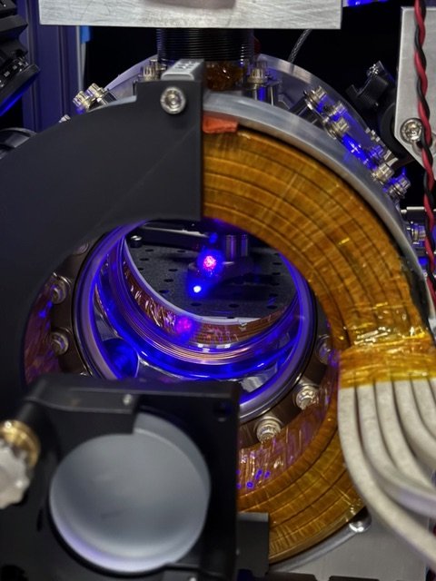 Cloud of strontium atoms in an optical atomic clock vacuum chamber